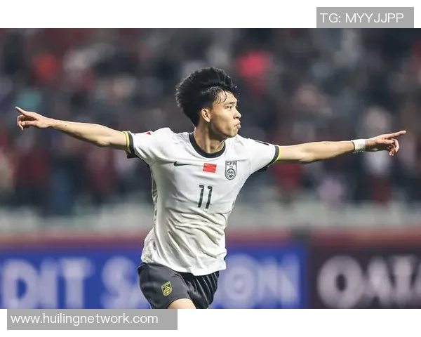 英国足球明星莅临中国展开友谊赛活动引发球迷热烈期待与关注