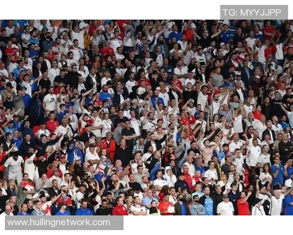 英格兰足球明星意外脱鞋子引发热议球迷纷纷围观现场趣事不断